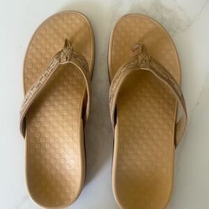 Women's Vionic Tide cork color size 12 sandals